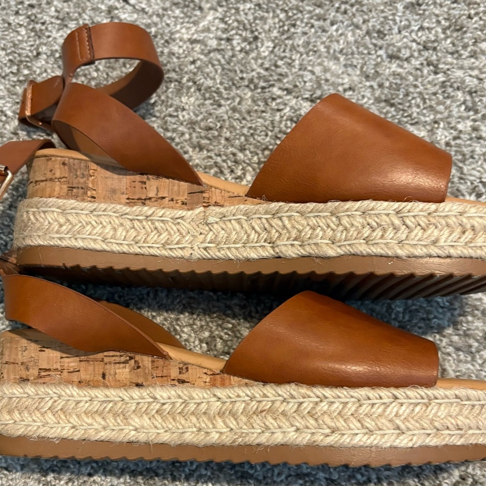 BAMBOO Brown Platform Sandals, size 9